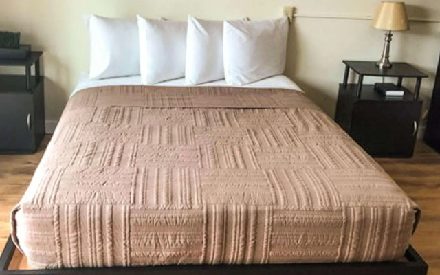 Colonial Inn Ellsworth