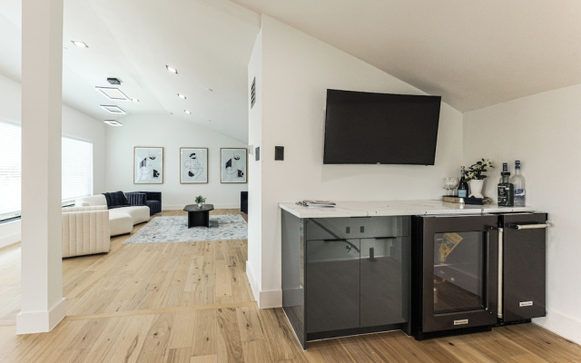 Luxurious Austin Hideaway! 4,400-sq-ft Estate