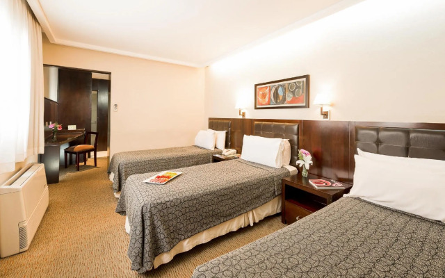 Exe Hotel Colón
