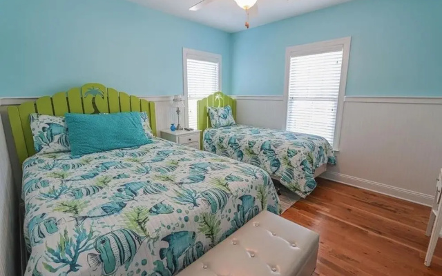 Shining Sea 5 Bedroom Home by RedAwning