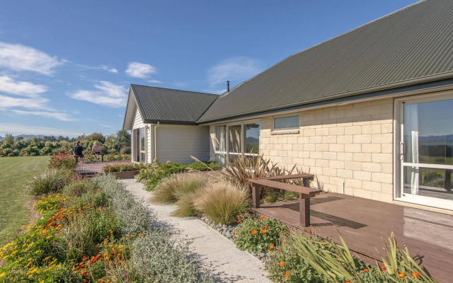 Ribbonwood Country House