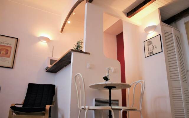 Very Central 1 Bedroom with Balcony