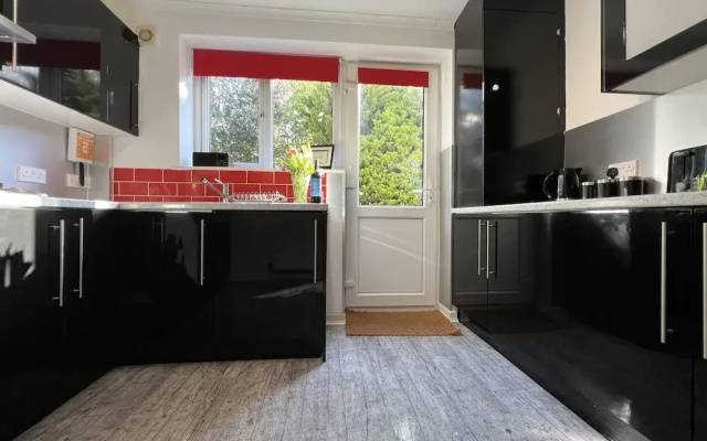 3 Bedroom Bungalow Moelfre- Private Garden,parking