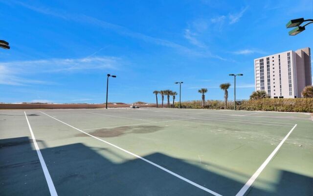 Beachfront Condo w/ View & Pool, Sleeps 8