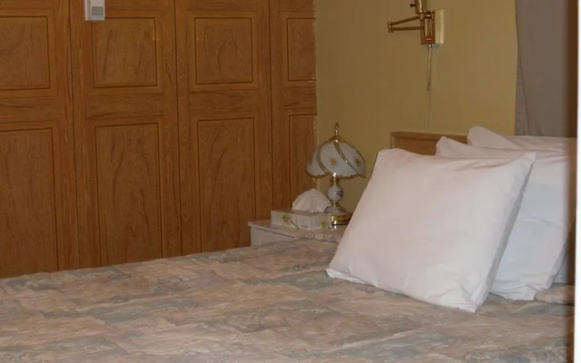 Hotel Bethel - Fort MacLeod, AB