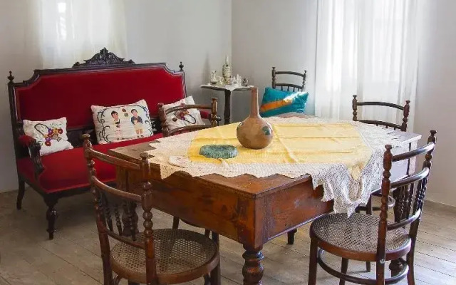 House 1910 by Zante Plaza