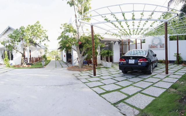 White Lotus Resort