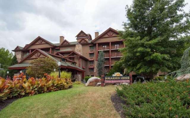 Bearskin Lodge on the River