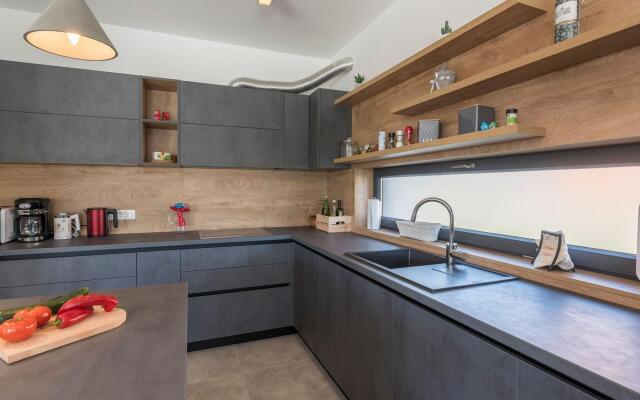 Modern holiday home in Novigrad with swimming pool