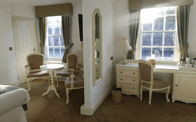 Feathers Hotel, Bar and Restaurant