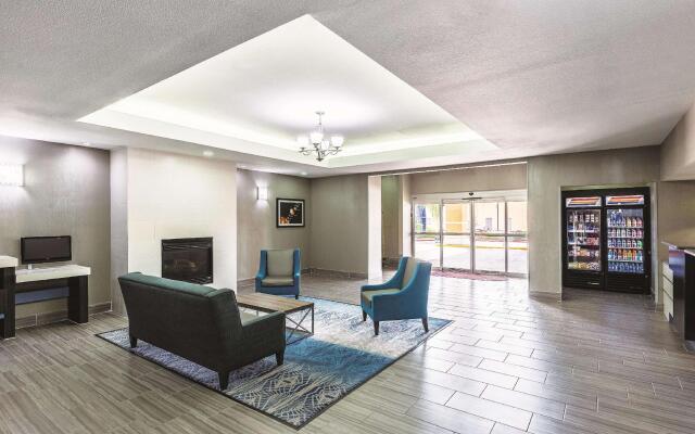 Platinum Inn & Suites Webster