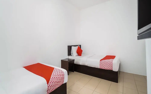 OYO 89330 Hotel Star Inn