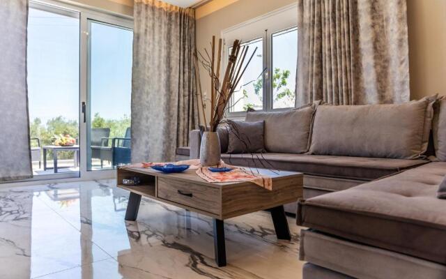 Thomas Villa Hersonissos - Private Pool - Sleeps 6