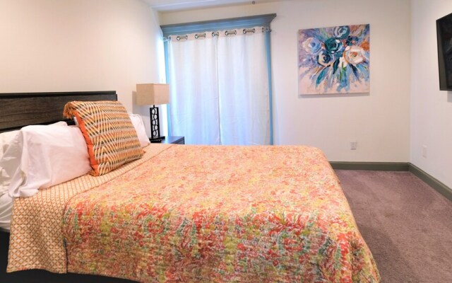 3Bdrm 2Bath 3Beds - 2 Story Condo