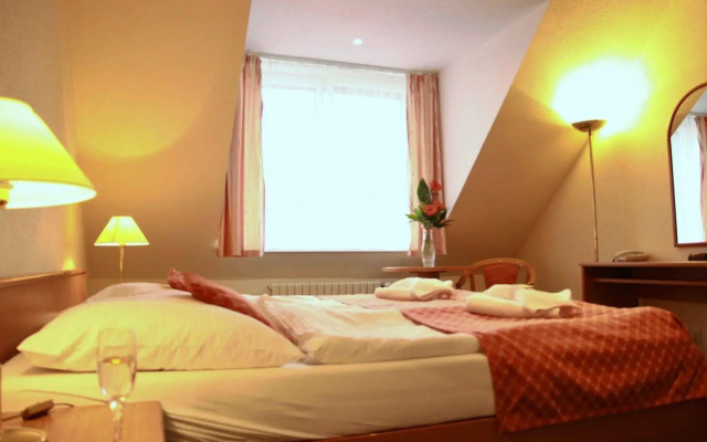 Lazensky Hotel Pyramida I