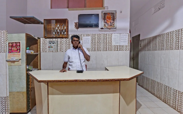 SPOT ON 38681 Sai Palace Lodging & Boarding