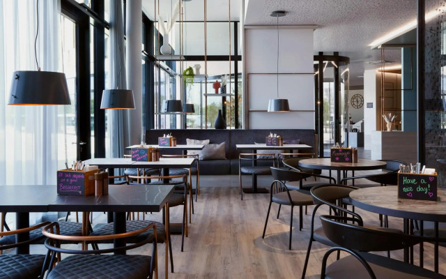 Holiday Inn - the niu, Hub Dusseldorf Messe by IHG