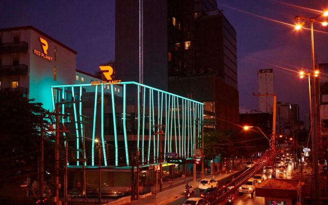 Red Planet Bangkok Surawong