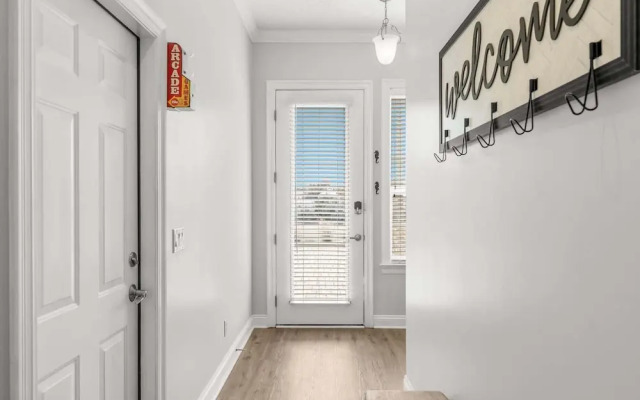 Palm Breeze Retreat Sleeps 10!