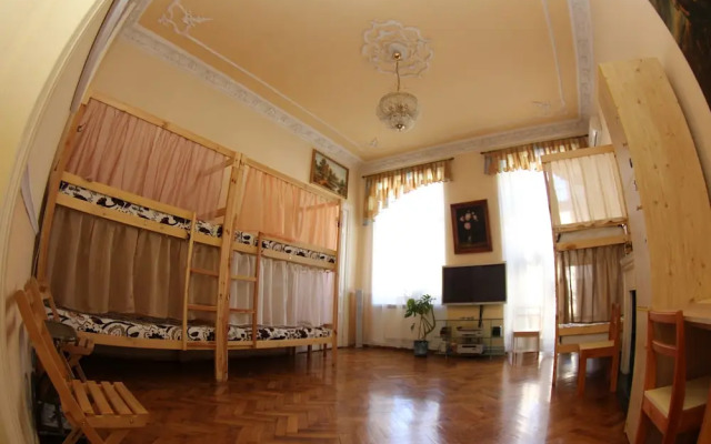 Orpheus Hostel and Apartments