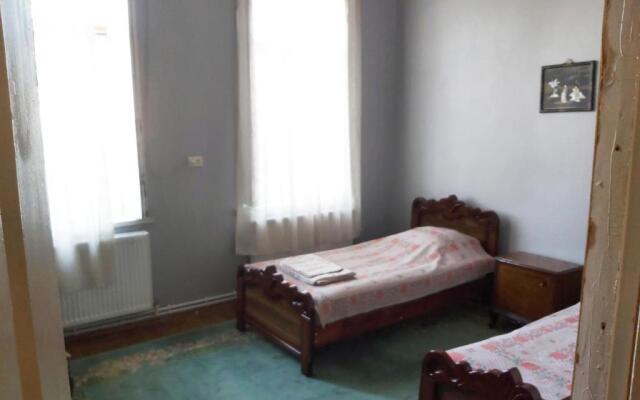 Guest House Tall Rooms
