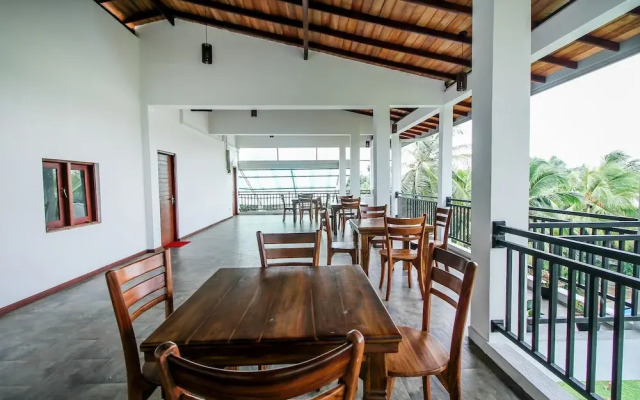 OYO 371 River Palace Hotel