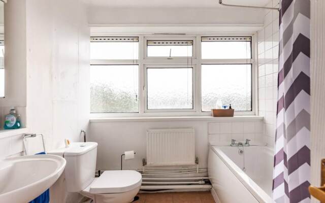 Spacious Home by Lee Valley Rafting Waltham Cross