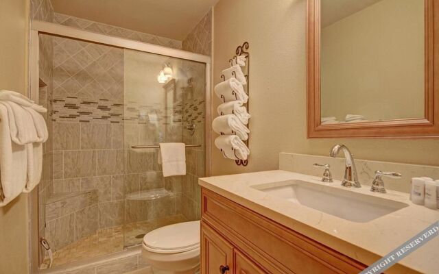 Black Bear 5 Br Home by RedAwning