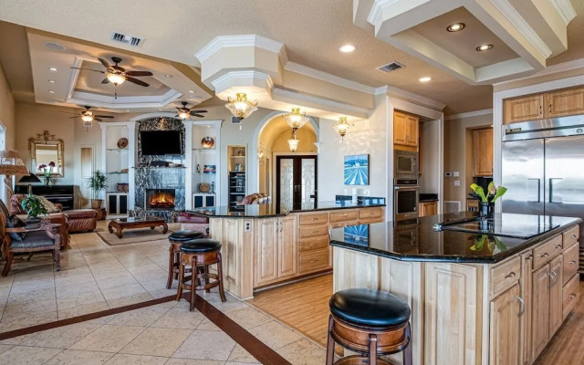 Crystal Beach Villa 5 Bedroom Home