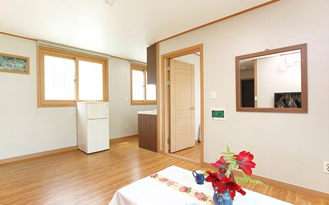 Gyeongju Lakeside Waltz Pension