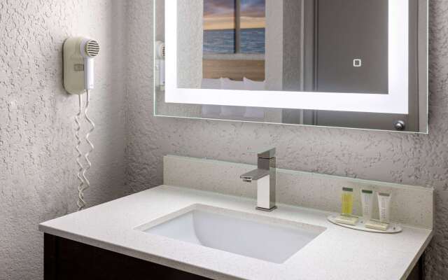 Days Inn & Suites by Wyndham Fort Pierce Midtown