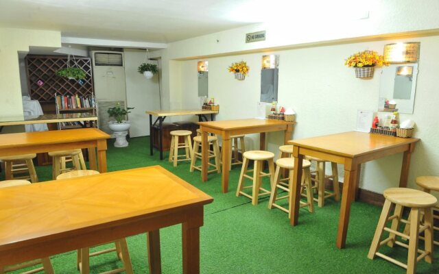 B & B Hanoi Hotel & Travel