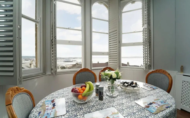 Stunning 2-bed Apartment in Weston-super-mare