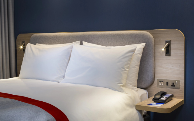 Holiday Inn Express Cambridge West Cambourne by IHG