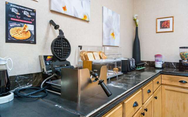 Econo Lodge Inn & Suites Sweetwater I-20