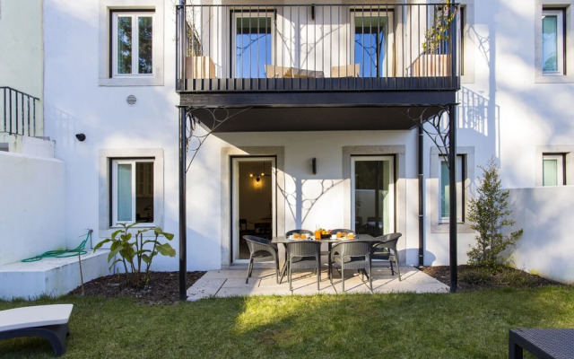 JOIVY Stunning 2BR Apt w/garden, by the Avenida subway & Botanical Garden of Lisbon