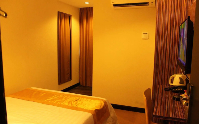 Clover Hotel