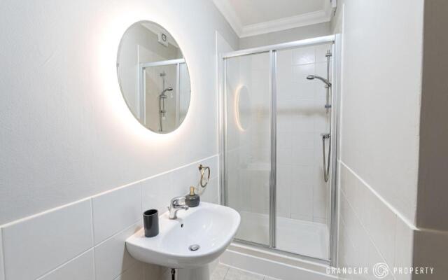 Elegant 2bed Apt- Bmouth Beach Front with Parking