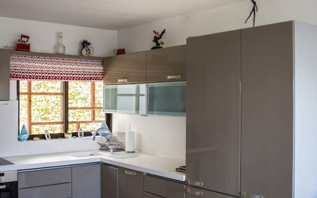 Modern Beach House Near Athens - Four Bedroom House, Sleeps 8