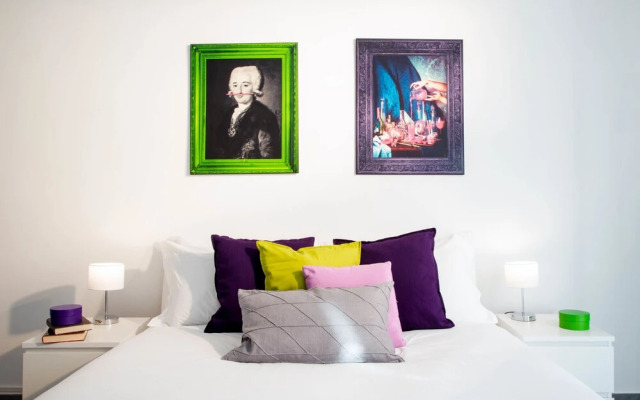 Ferdinando Arthouse Oversized Modern Apartment