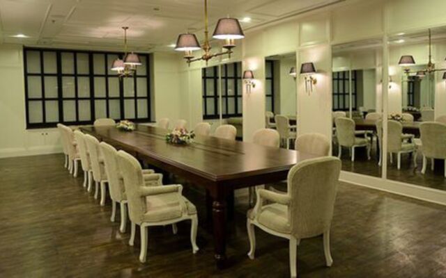 The Nishat Hotel Gulberg