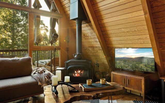 The Tranquil Pines A-frame Cabin Spectacular Views!