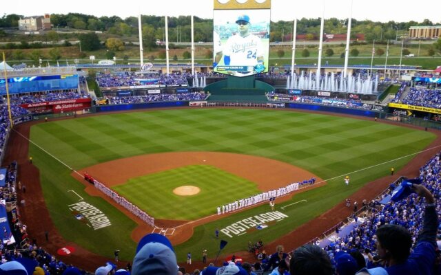 Crowne Plaza Kansas City Downtown by IHG