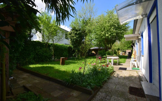 Tolstov-Hotels Large 3 Room Apartment with Garden