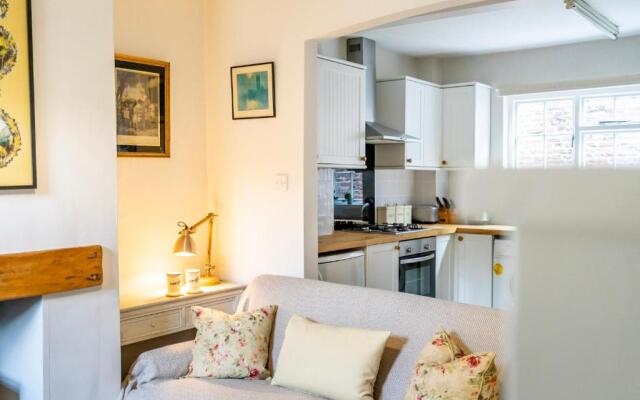 6 Monkbar Court