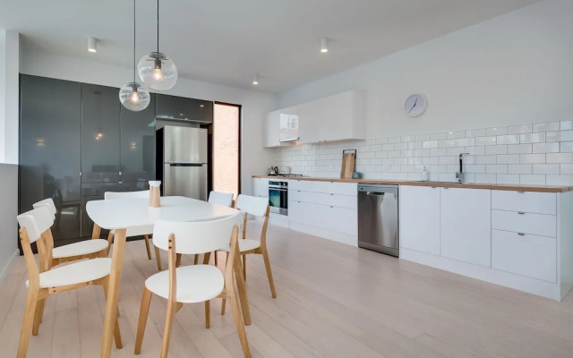 White Room Apartments