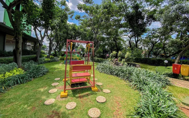 Strategic And Homey 2Br Green Pramuka Apartment