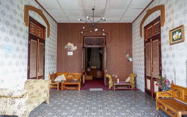 RedDoorz @ Golden Inn Tugu Yogyakarta