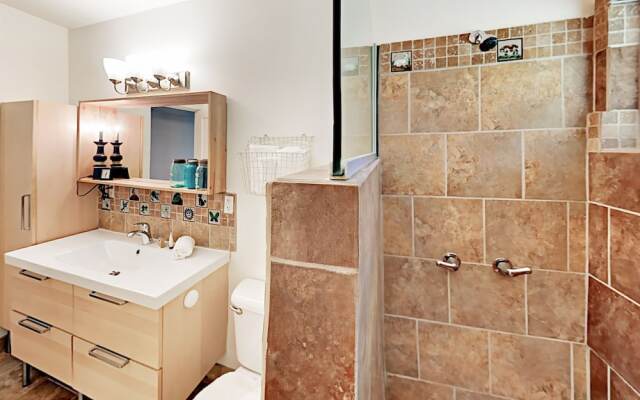 E Indianola - 4 Br Home