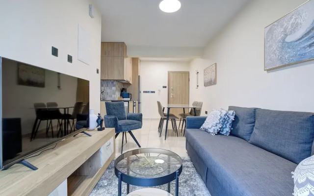 75 Prokymea- Steps From the Sea, Downtown, Balcony